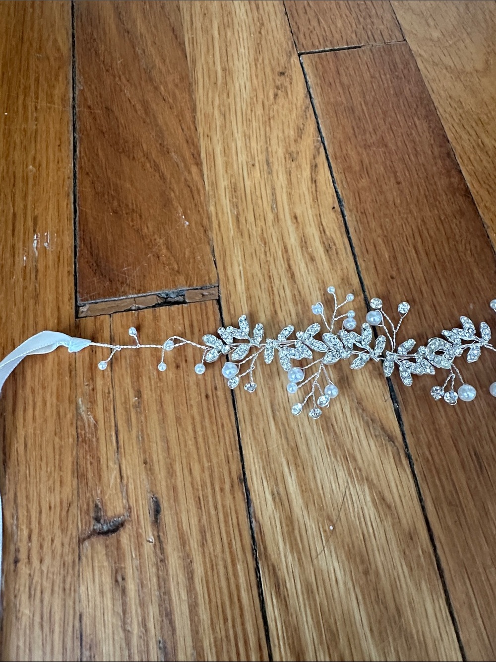 Bridal Accessory - Picture 2 of 7